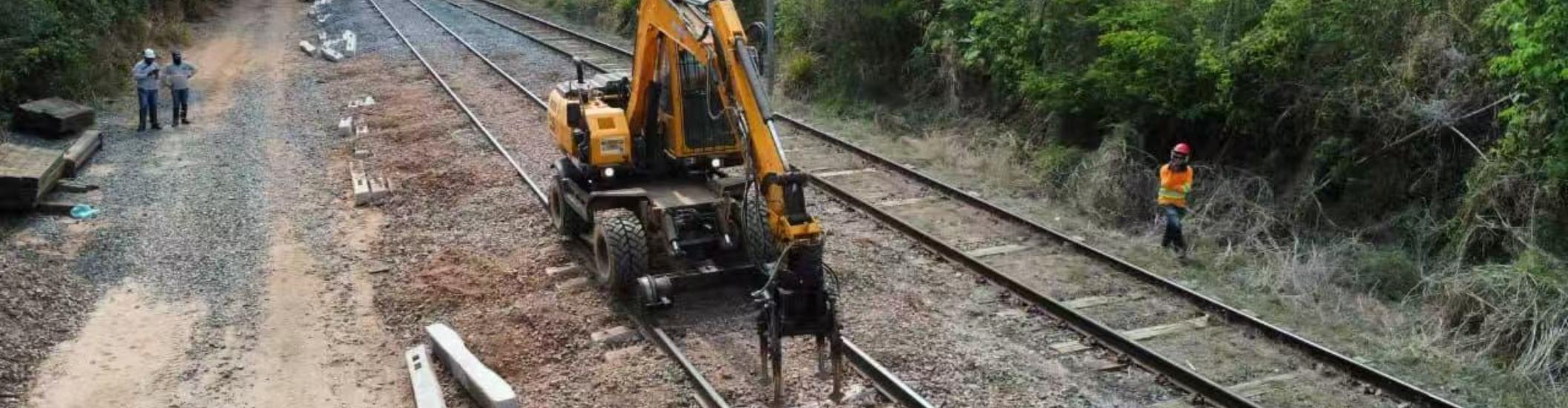 Cuchilla reguladora de balasto ferroviario