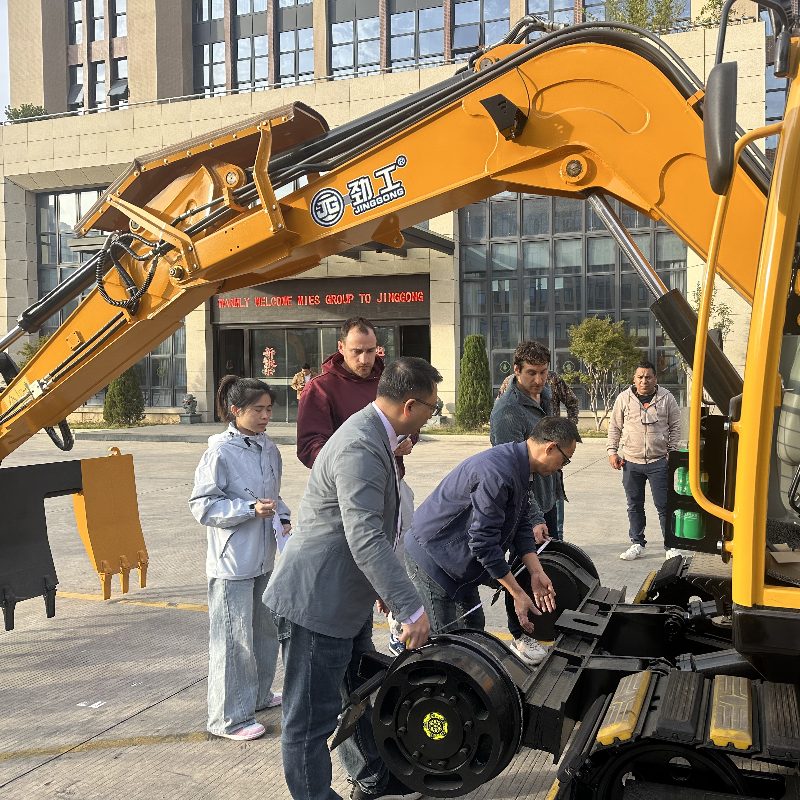La delegación ferroviaria chilena visitó Jinggong Railway Machinery Co., Ltd. para profundizar la cooperación en el mercado sudamericano.