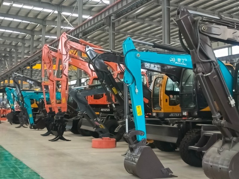 What to Expect When Investing in a Premium Railway Excavator